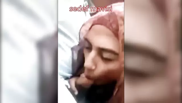Красивая аварка делает минет в хиджабе